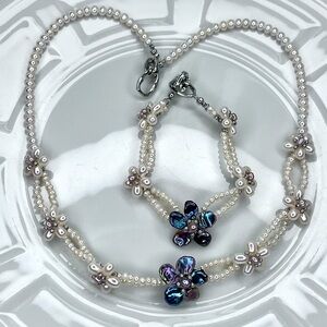 Handmade Freshwater Pearl Flower 🌺 Necklace & Bracelet SET